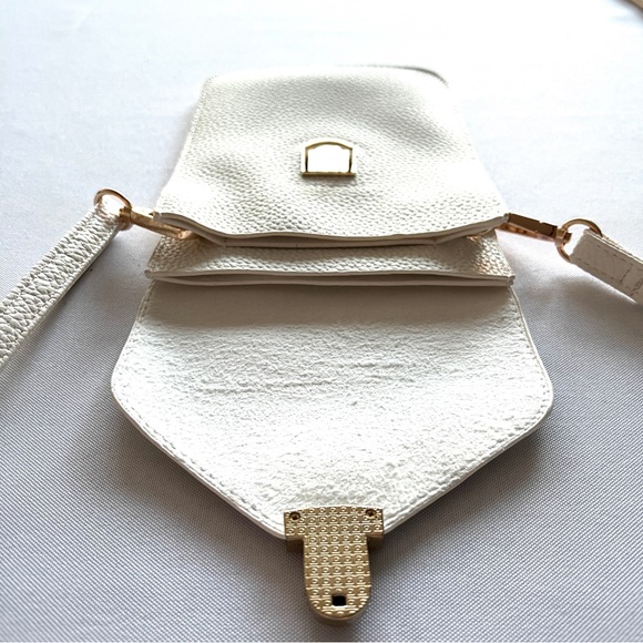 White Pebbled Crossbody Handbag Purse - Picture 7 of 8